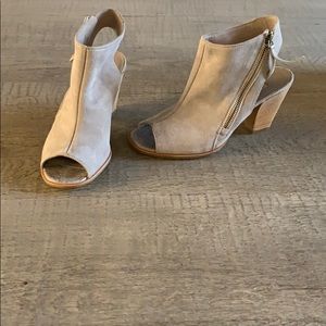 Paul Green taupe booties
